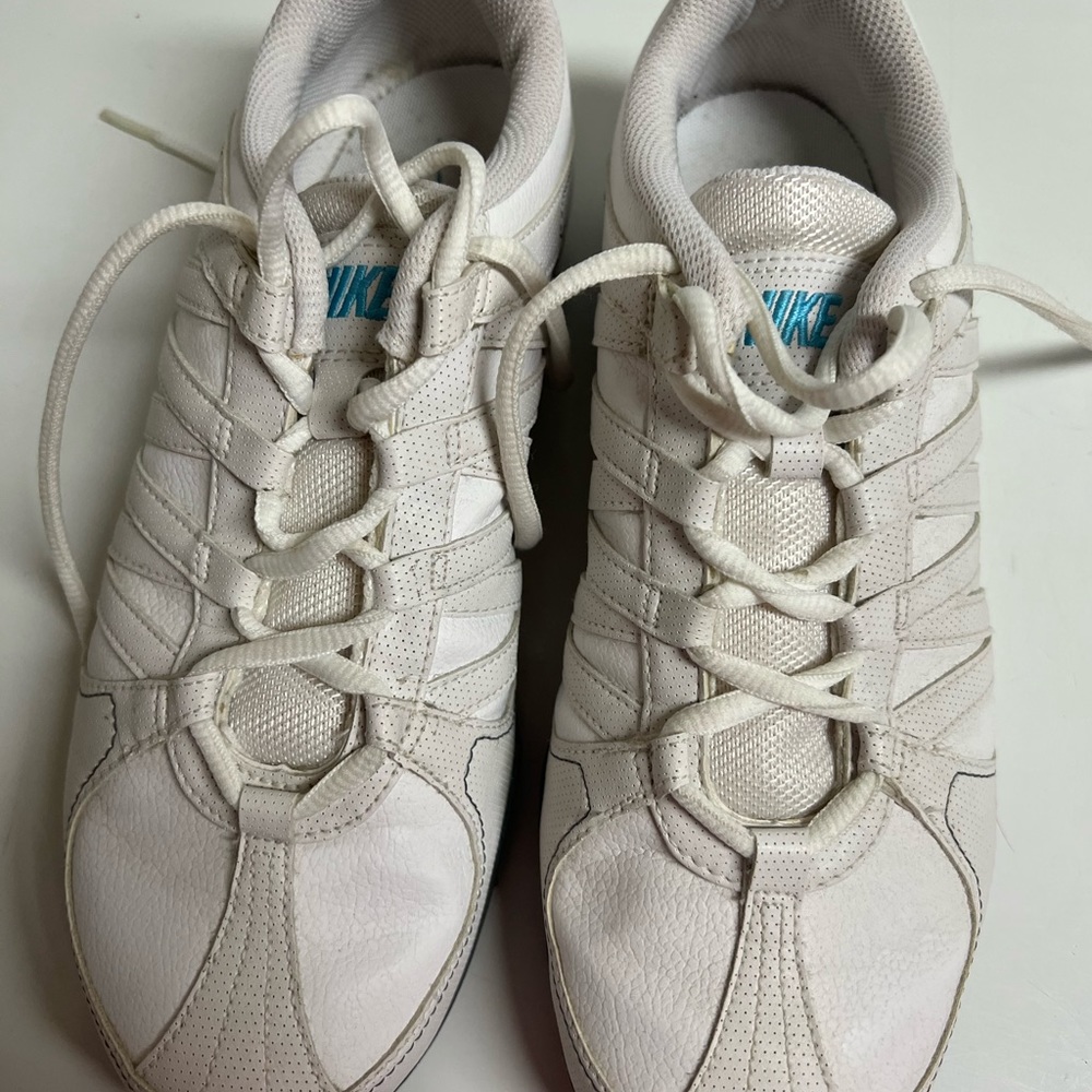 LIKE NEW. Gently worn. Women’s Nike shoes